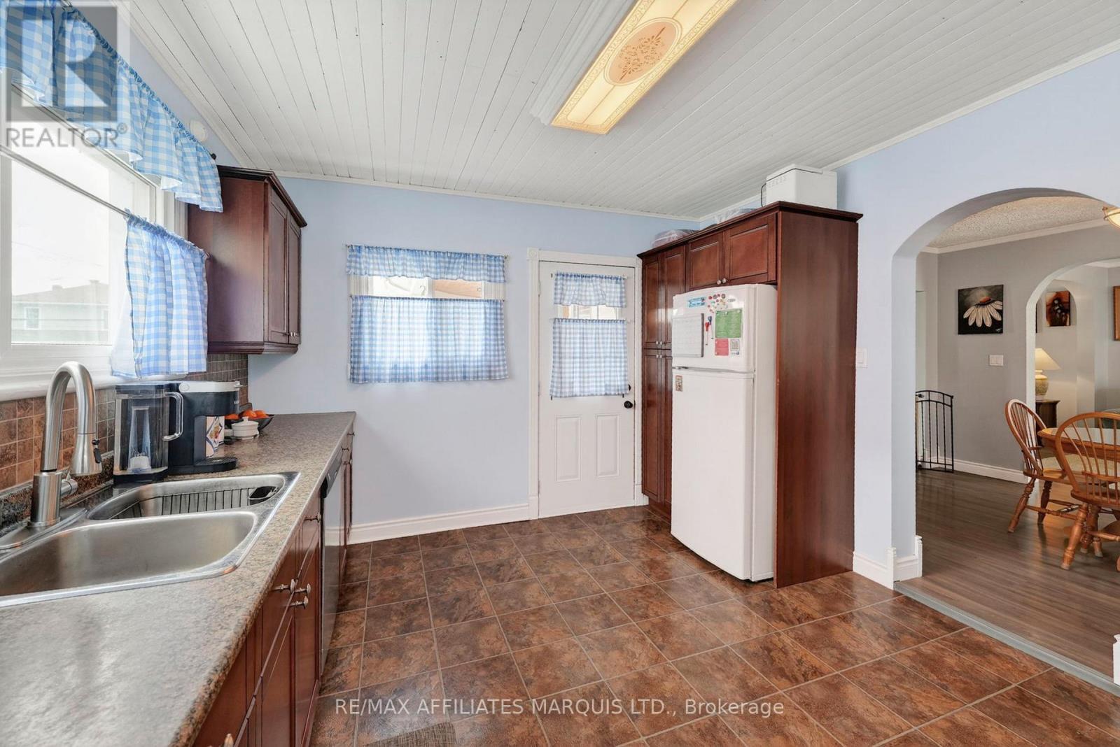 335 FIFTH STREET E - 6