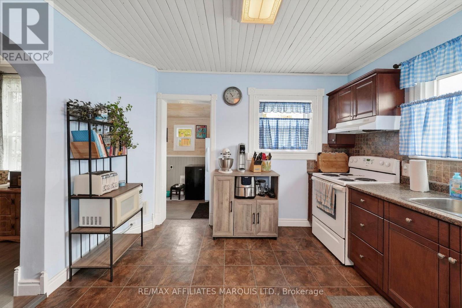 335 FIFTH STREET E - 9