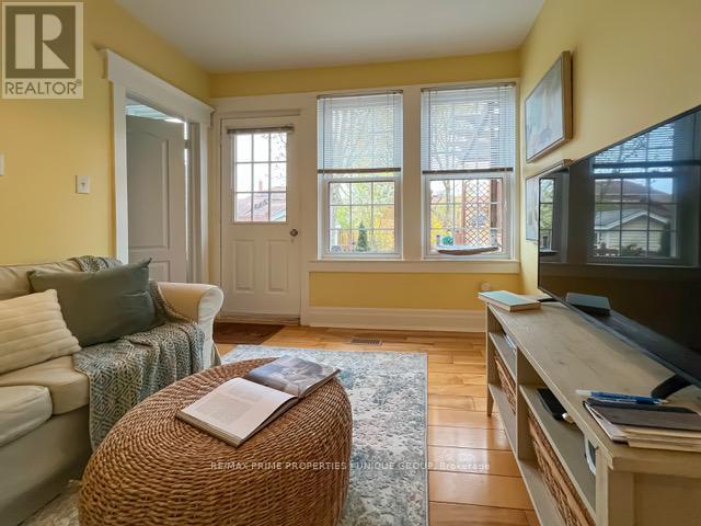 11 FREEMAN STREET - 8