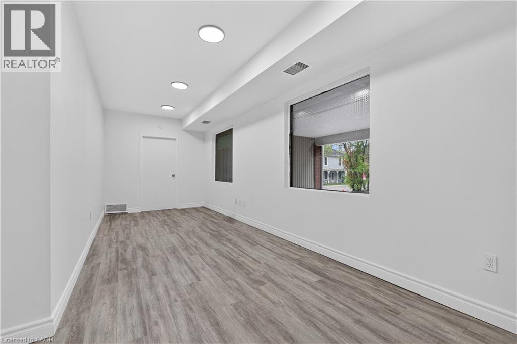 14 ONTARIO Street Unit# 1, Grimsby, Ontario, L3M3G9 — Photo 11