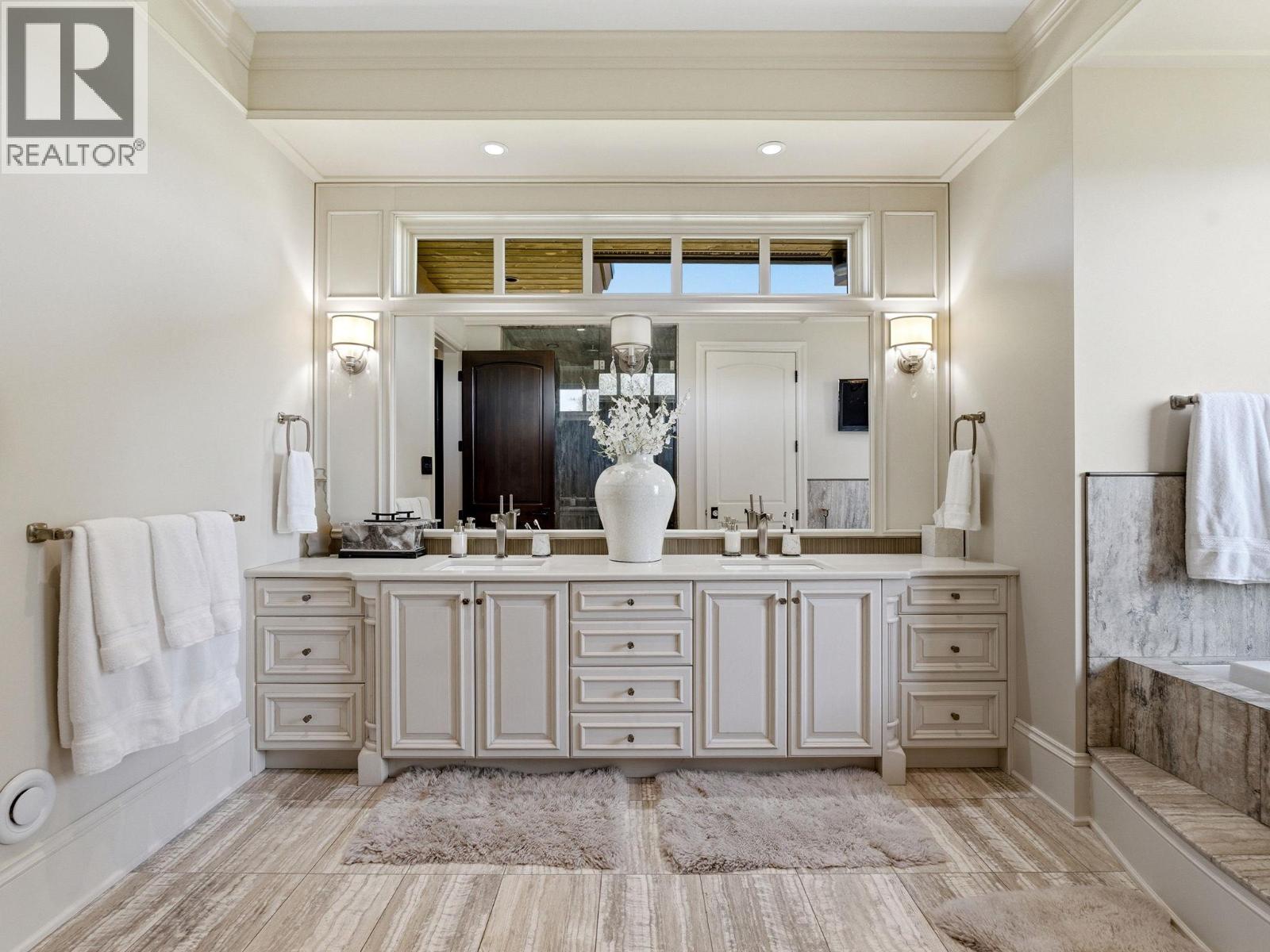 706 Highpointe Court, Kelowna