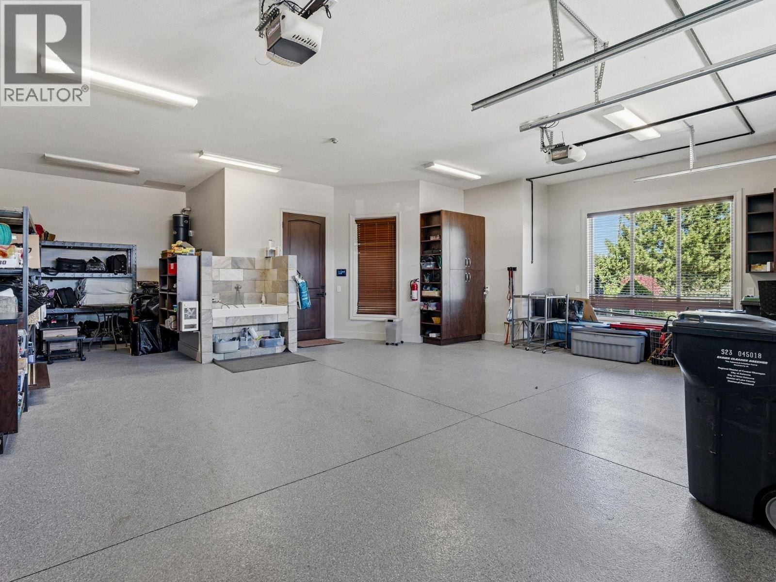706 Highpointe Court, Kelowna