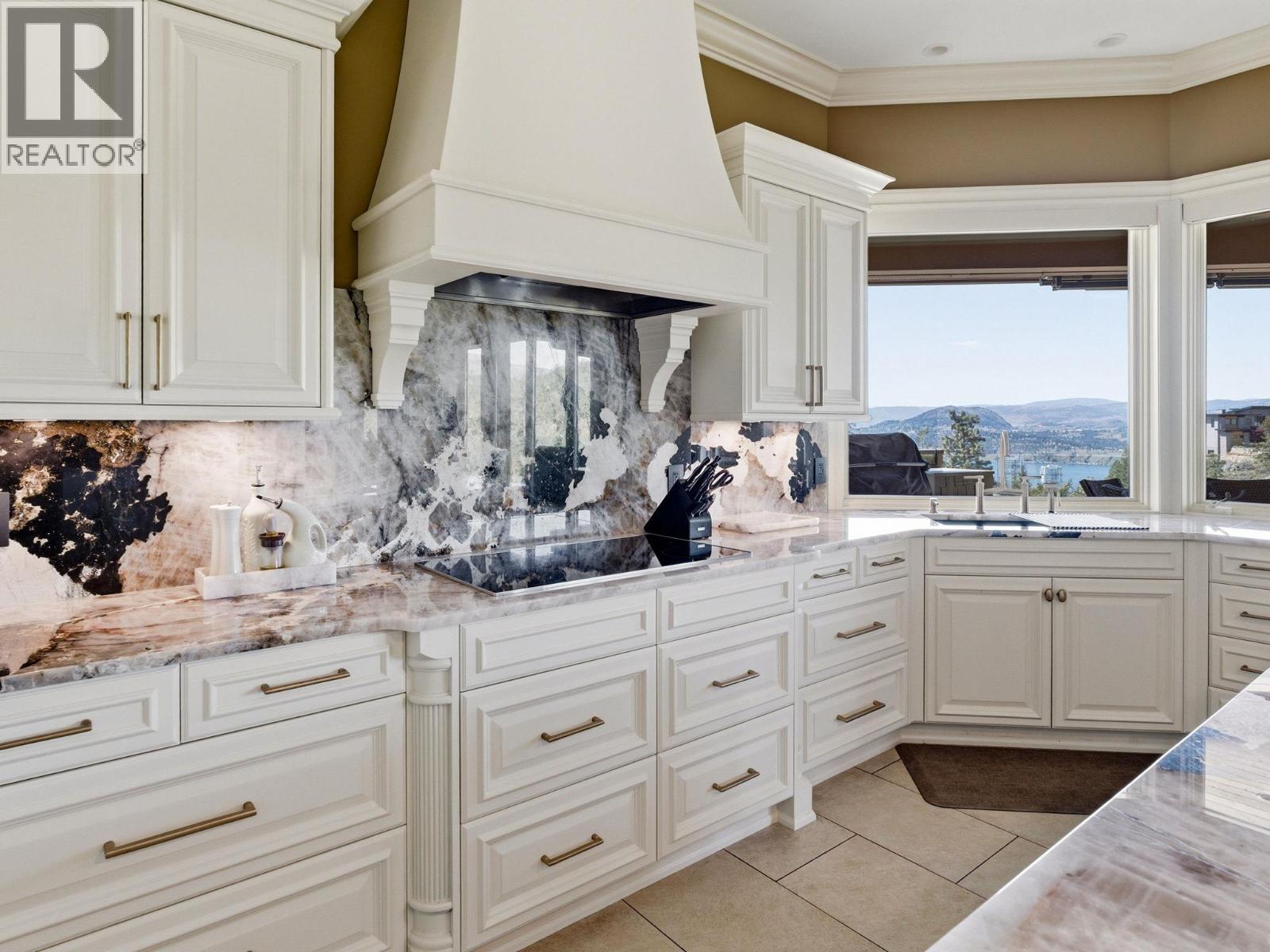 706 Highpointe Court, Kelowna