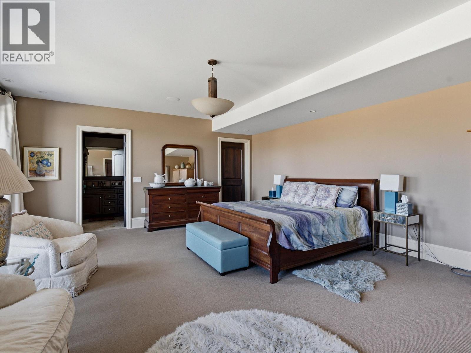 706 Highpointe Court, Kelowna