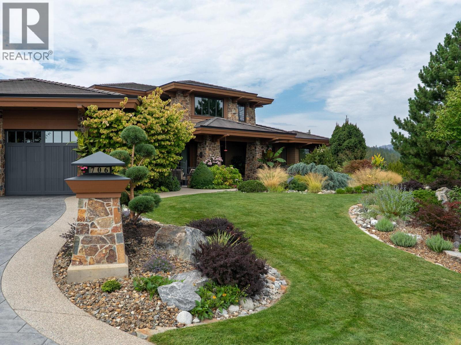 706 Highpointe Court, Kelowna