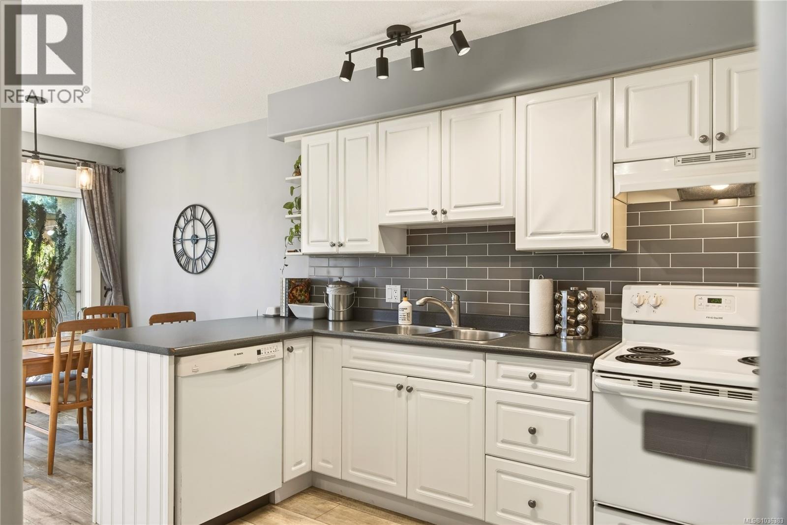 #7 290 Corfield St - 5