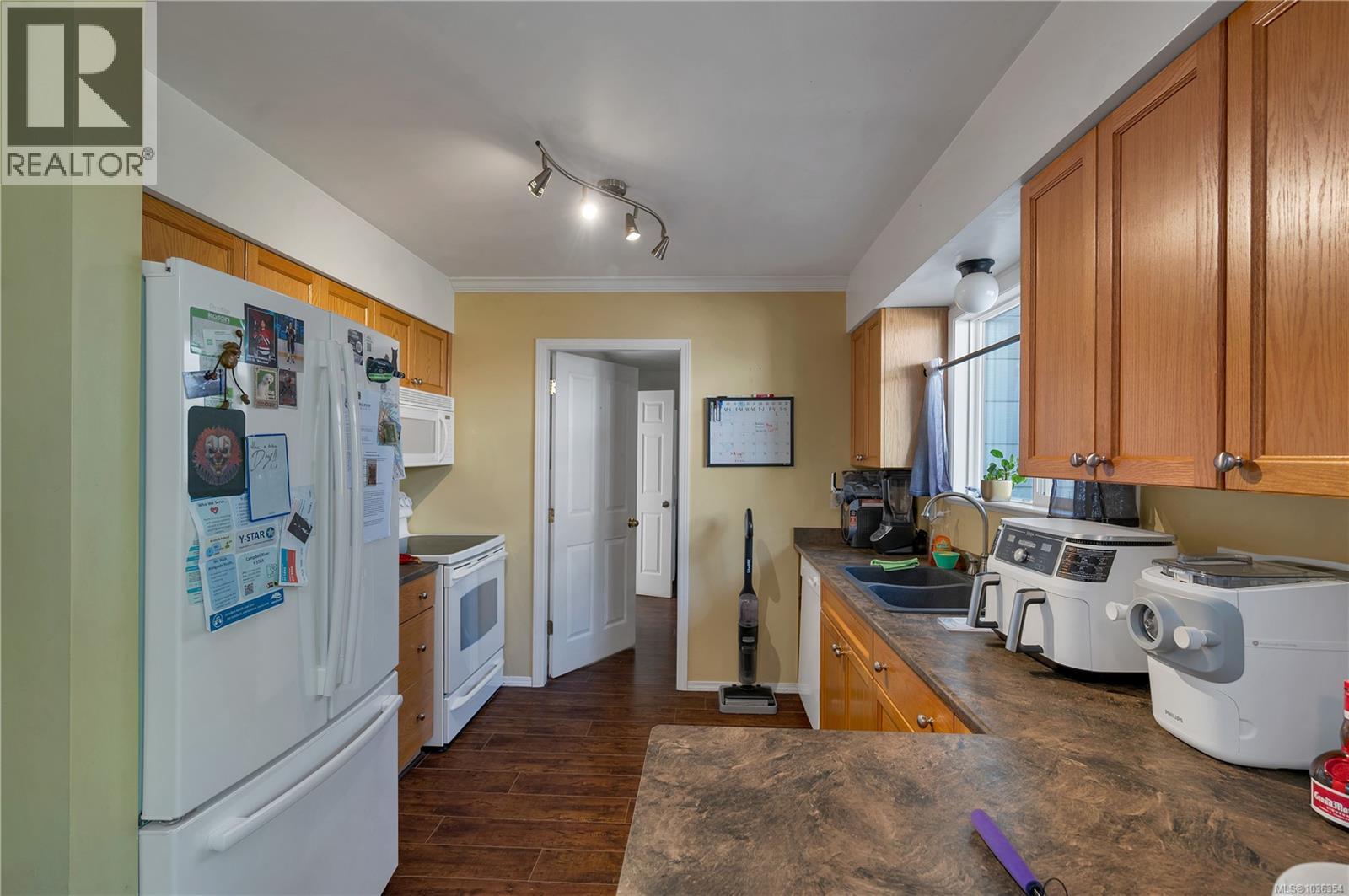 823 Kalmar Rd - 3