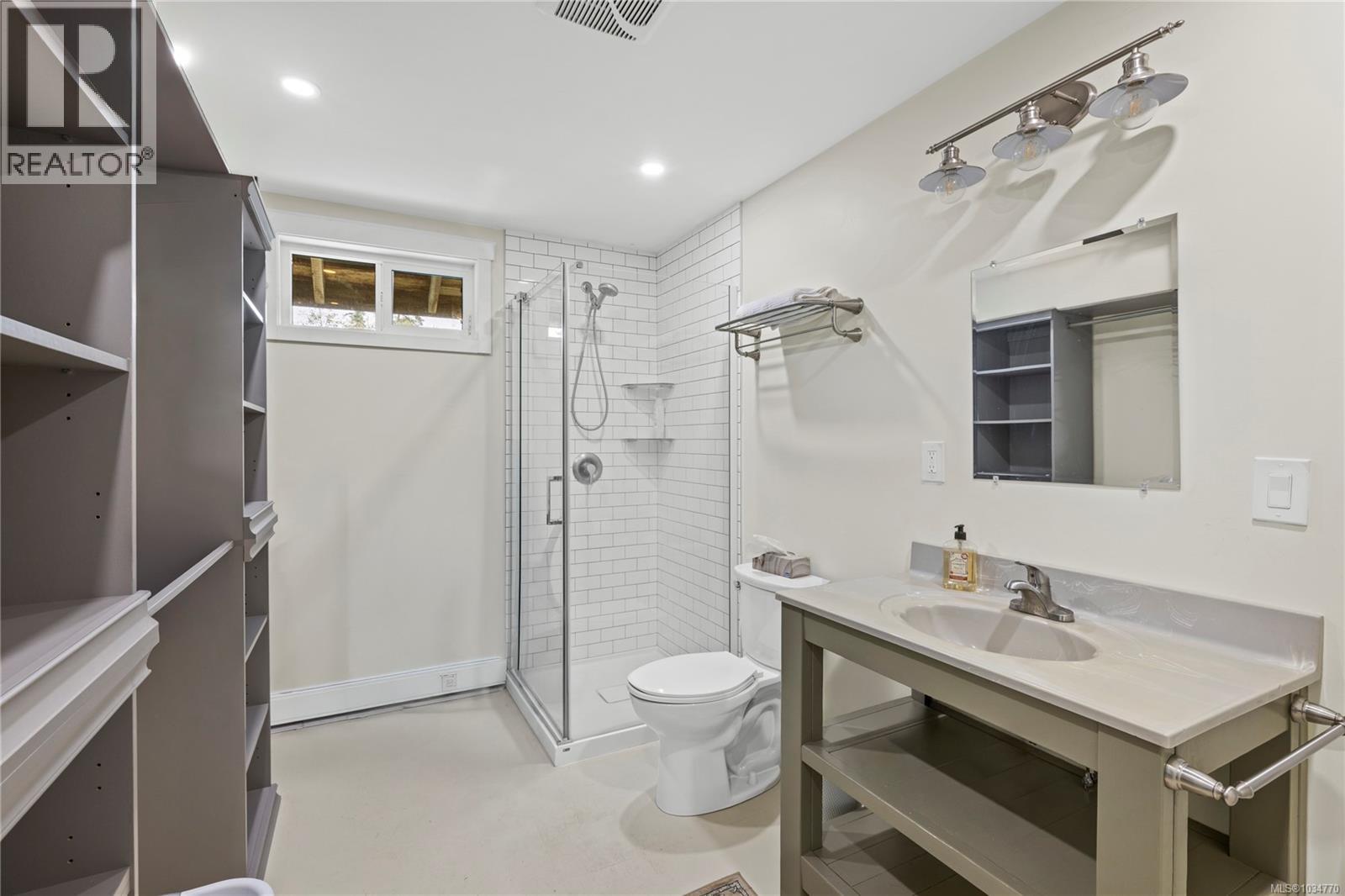 2040 Saddle Dr - 45