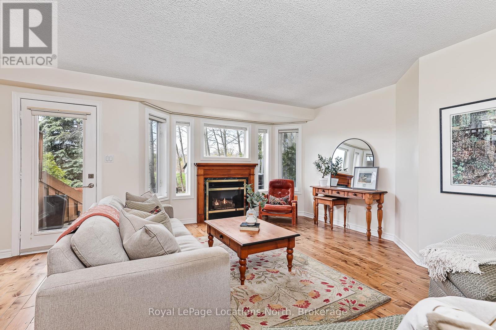 35 BARKER BOULEVARD - 15