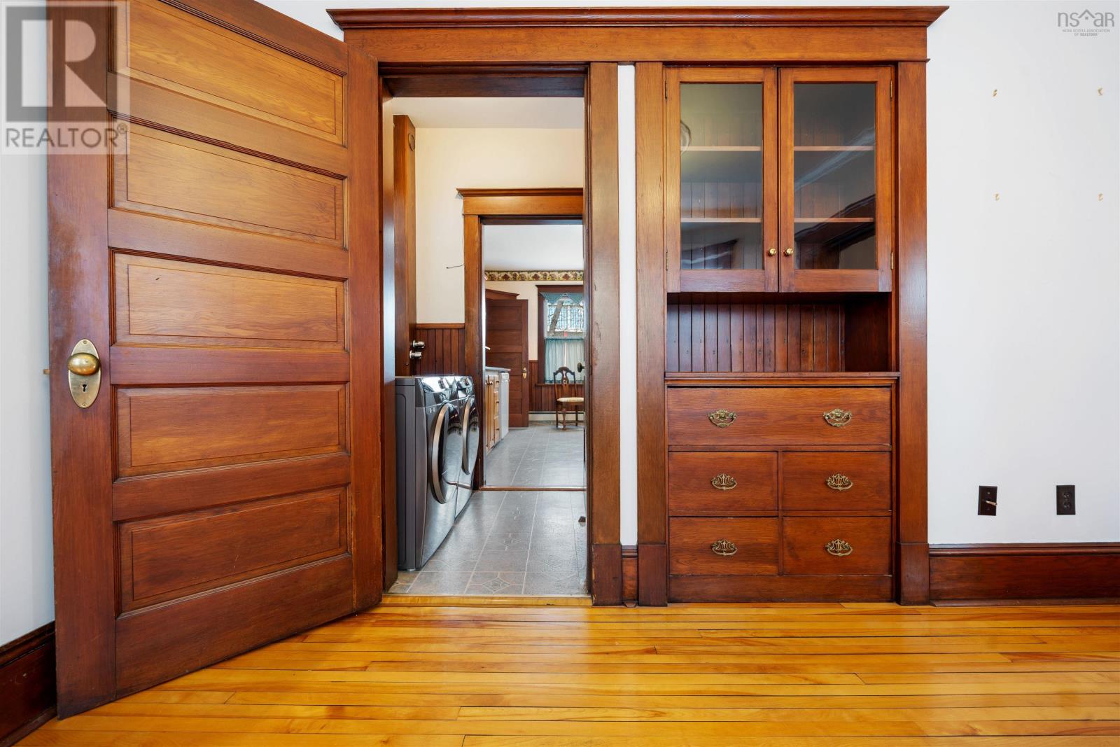 Property 39 of 49 of 299 Albert Street