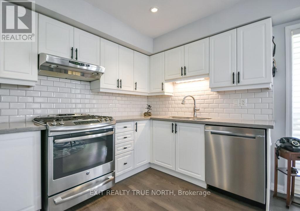 15 CARNOUSTIE LANE - 11