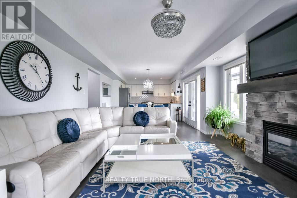 15 CARNOUSTIE LANE - 4