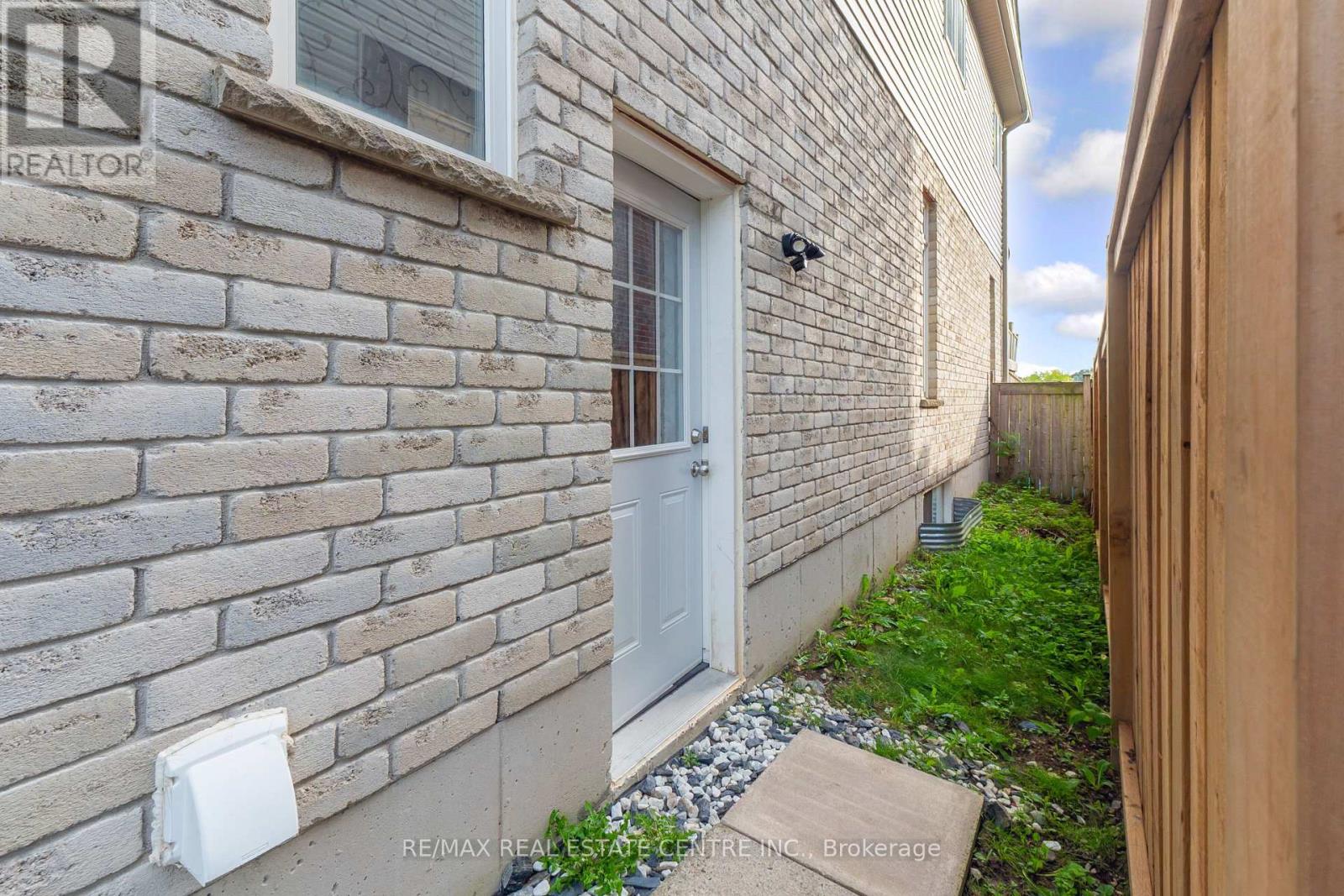 56 SMITH'S CREEK DRIVE - 16