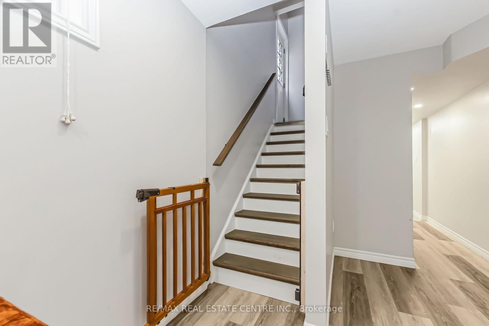 56 SMITH'S CREEK DRIVE - 17