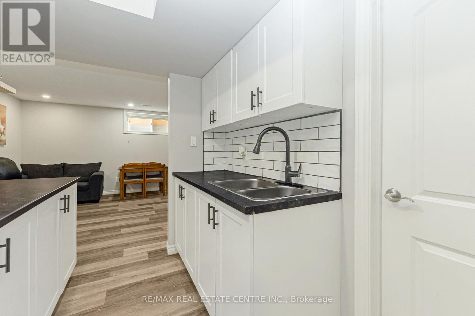 56 SMITH'S CREEK DRIVE - 21