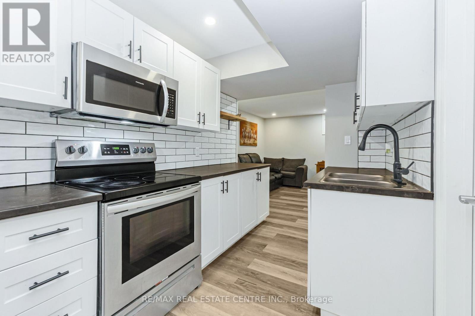 56 SMITH'S CREEK DRIVE - 22