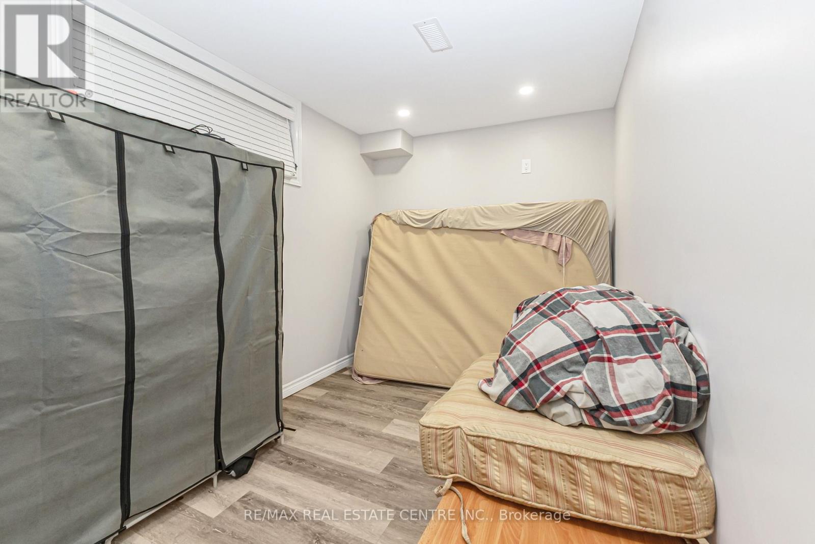 56 SMITH'S CREEK DRIVE - 23