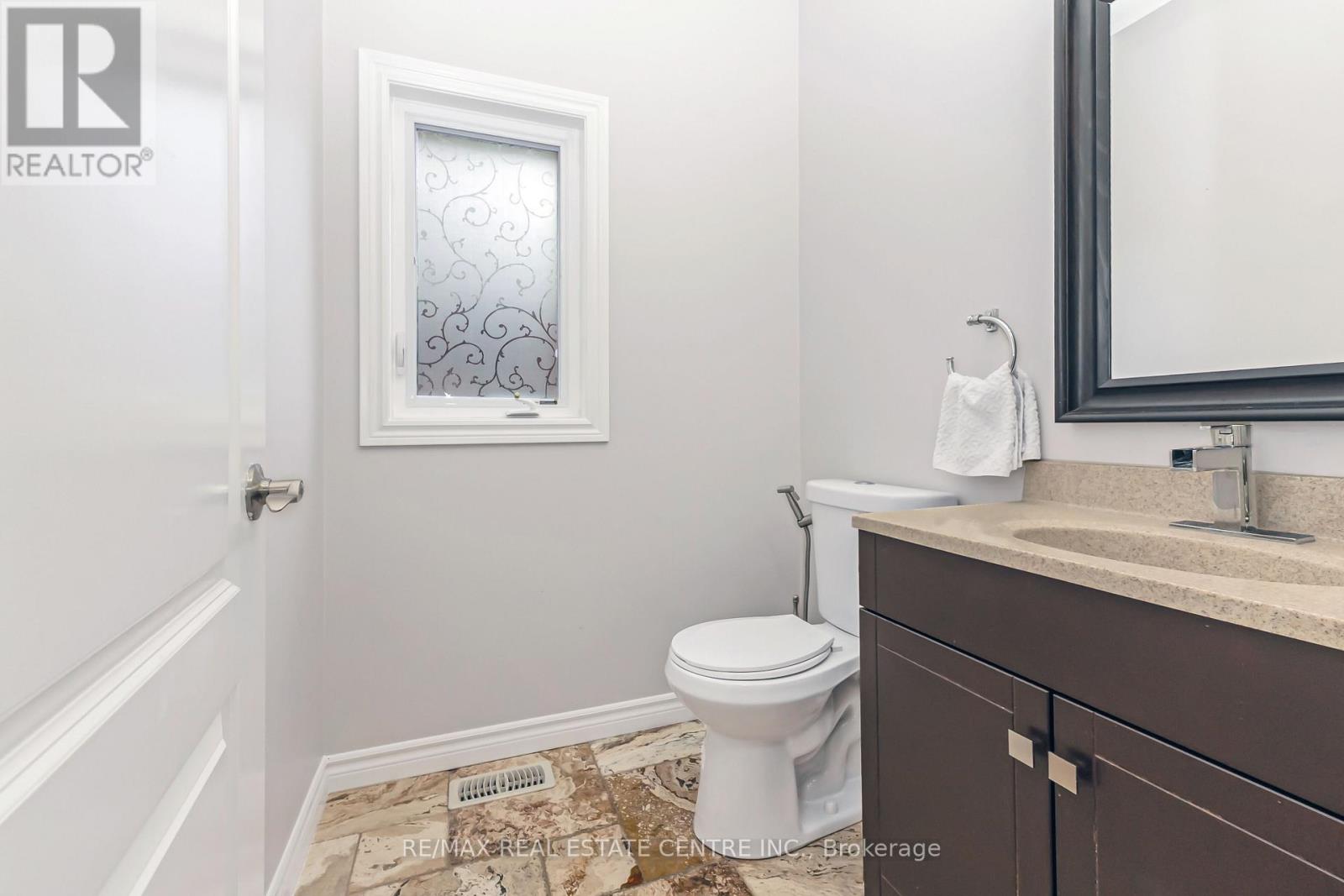 56 SMITH'S CREEK DRIVE - 32