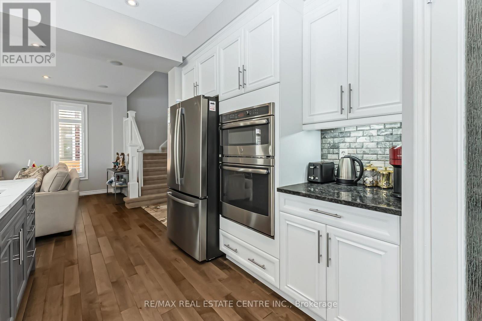 56 SMITH'S CREEK DRIVE - 40