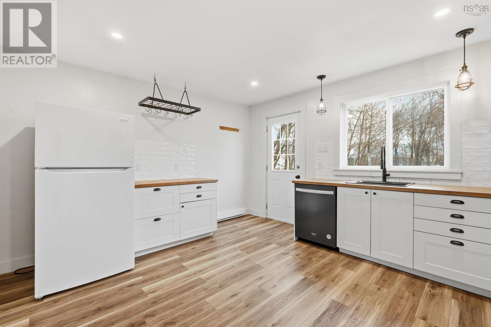 Property 24 of 33 of 6 Sylvia Avenue