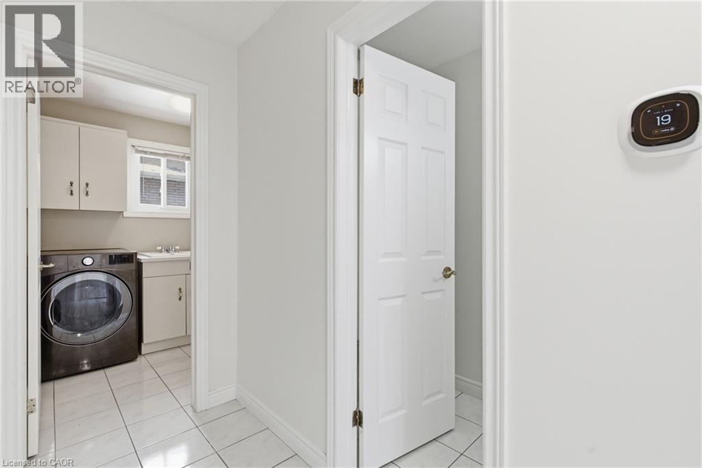 12 SUMNER Crescent, Grimsby, Ontario, L3M5E2 — Photo 11