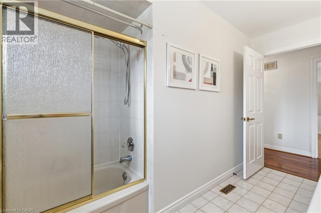 12 SUMNER Crescent, Grimsby, Ontario, L3M5E2 — Photo 20