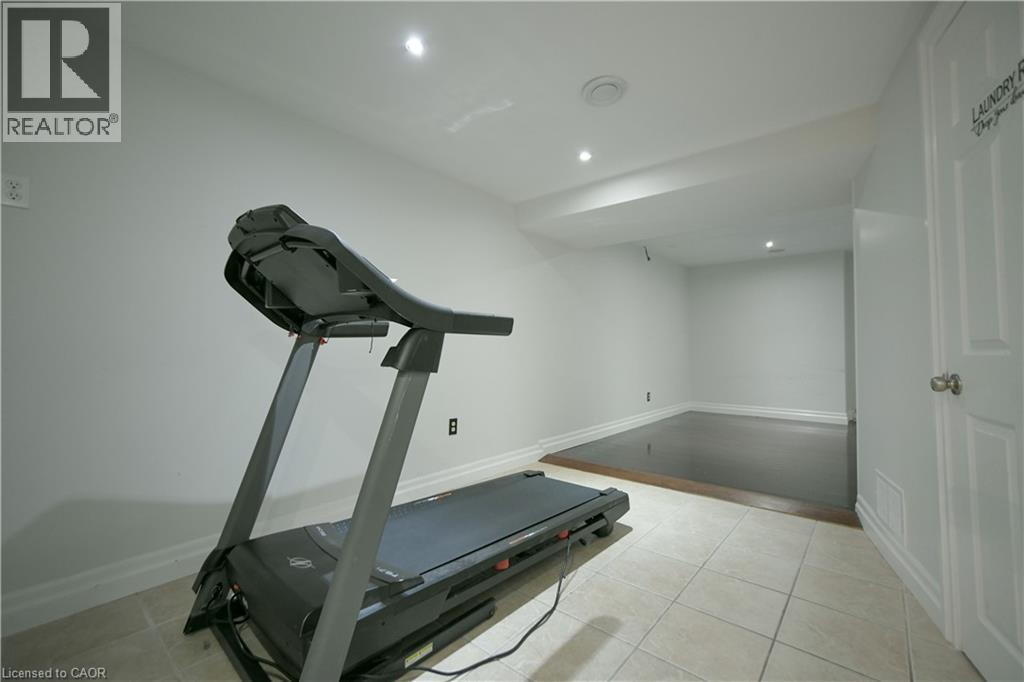 33 HANNON Crescent - 32