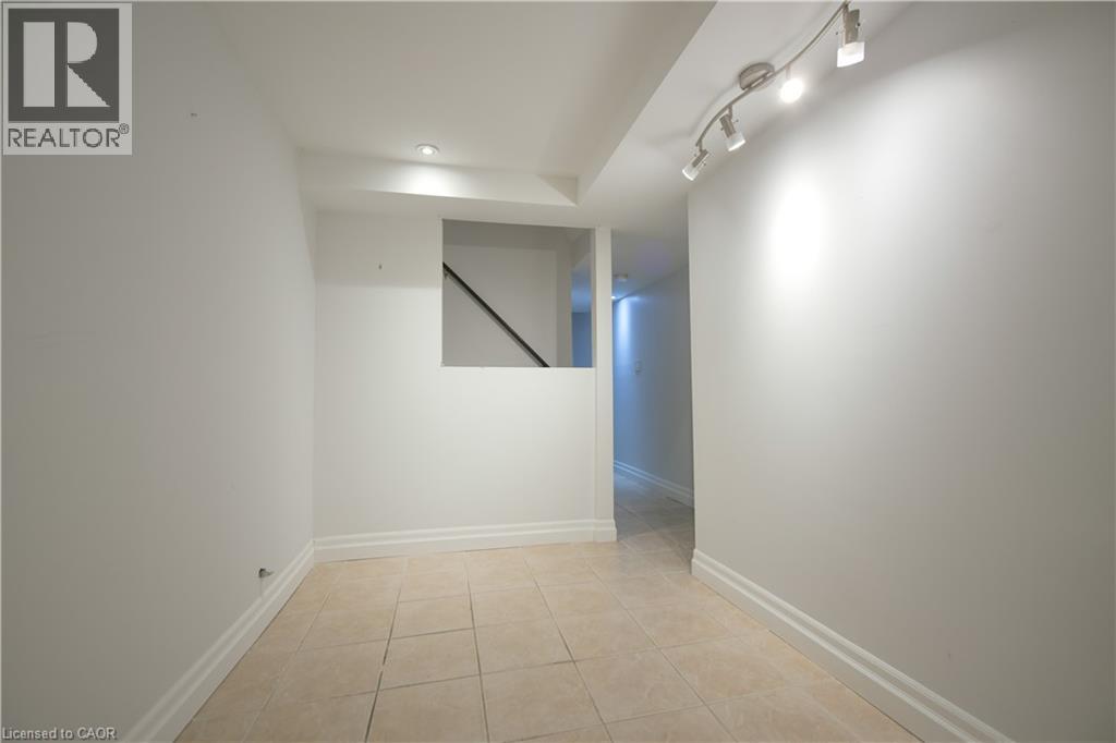 33 HANNON Crescent - 37