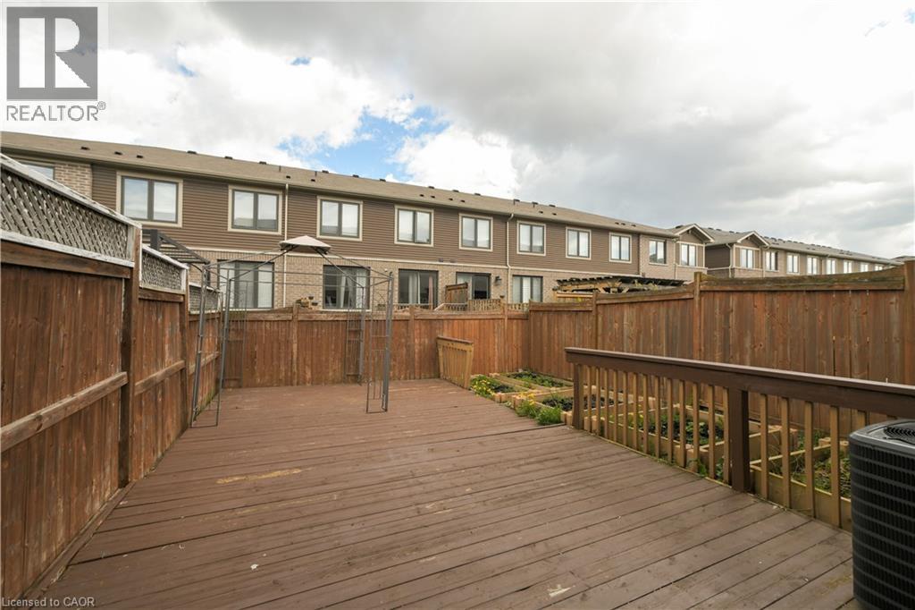 33 HANNON Crescent - 42