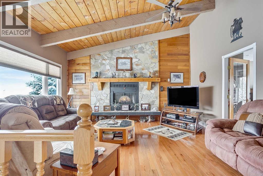 386243 16 Street W - 5