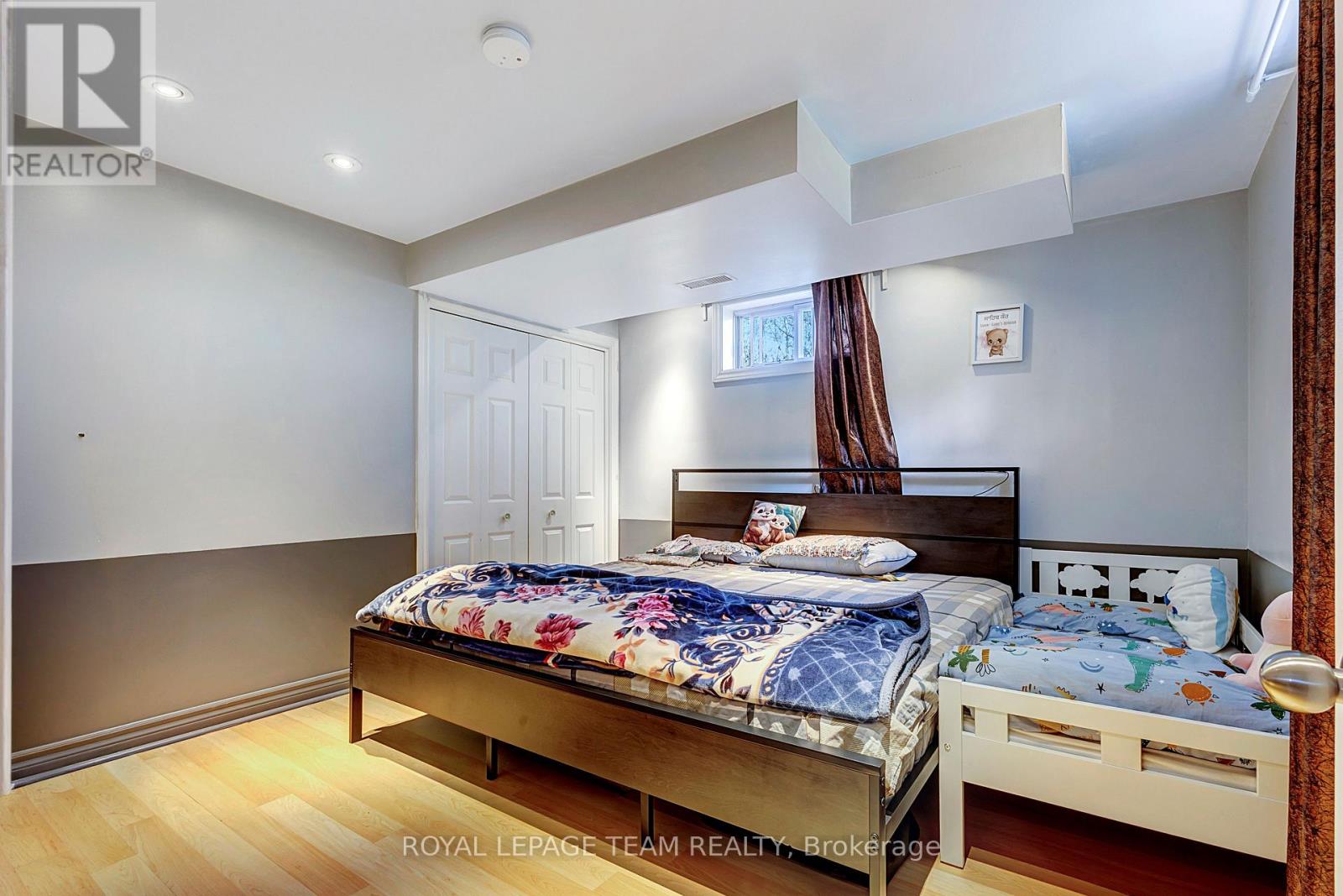 925 MOORVALE STREET - 35