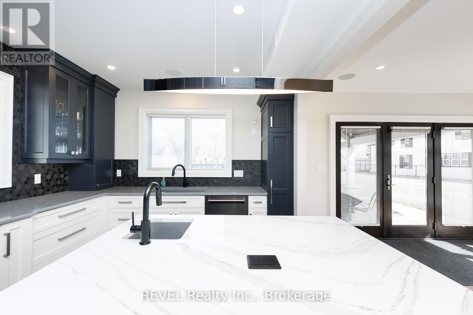 190 OAKDALE AVENUE - 12