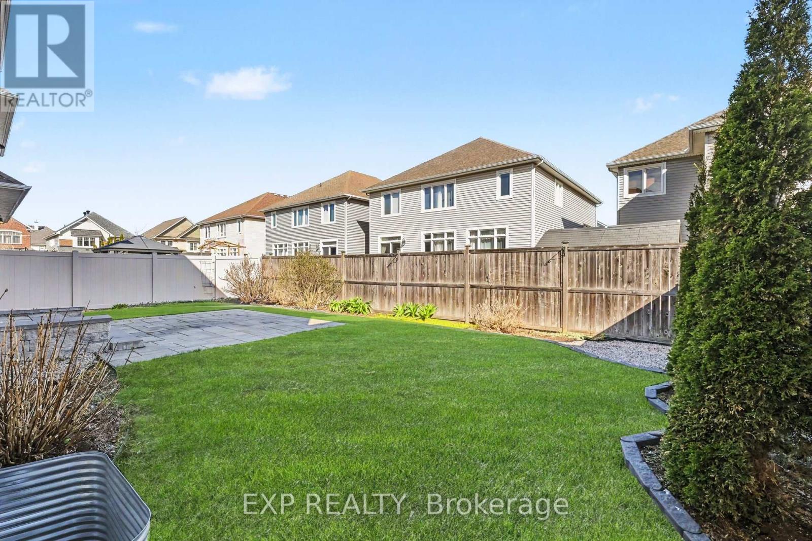 104 BRAMBLING WAY - 36
