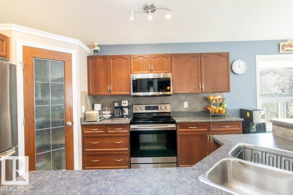 6103 5 AV SW, Edmonton