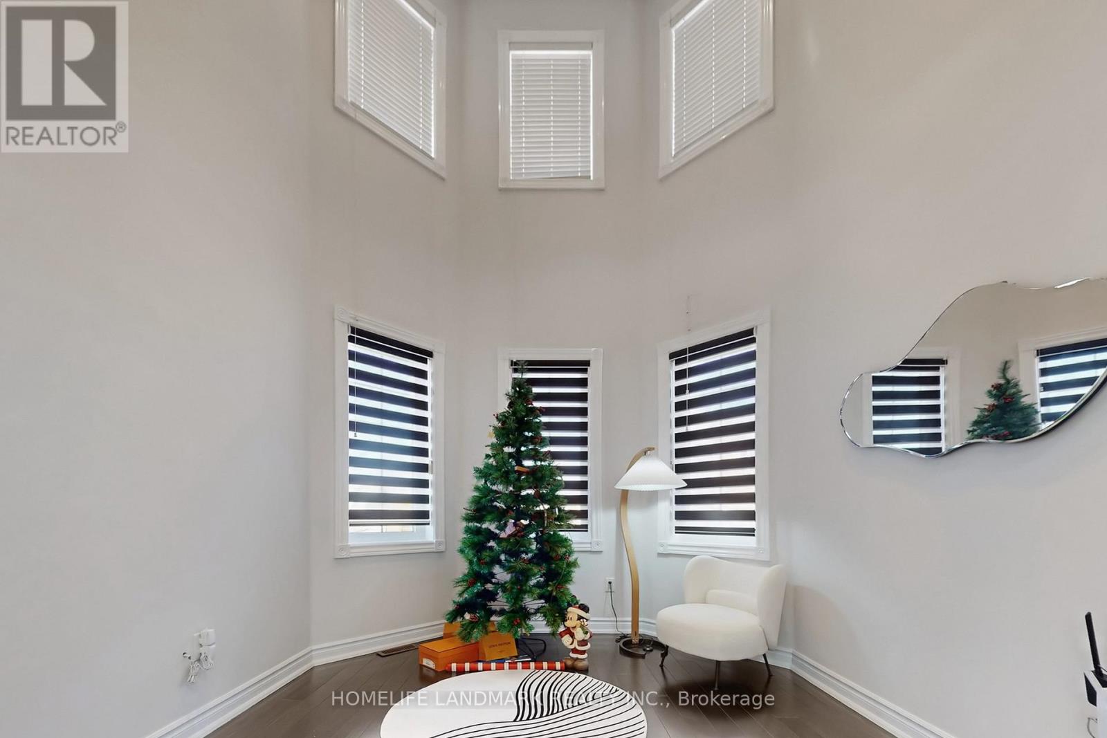52 LAKESPRING DRIVE - 19