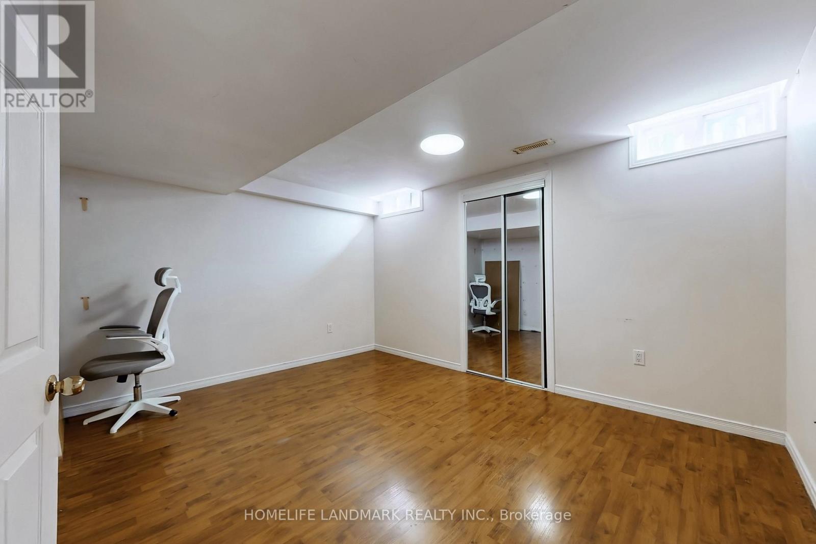 52 LAKESPRING DRIVE - 43