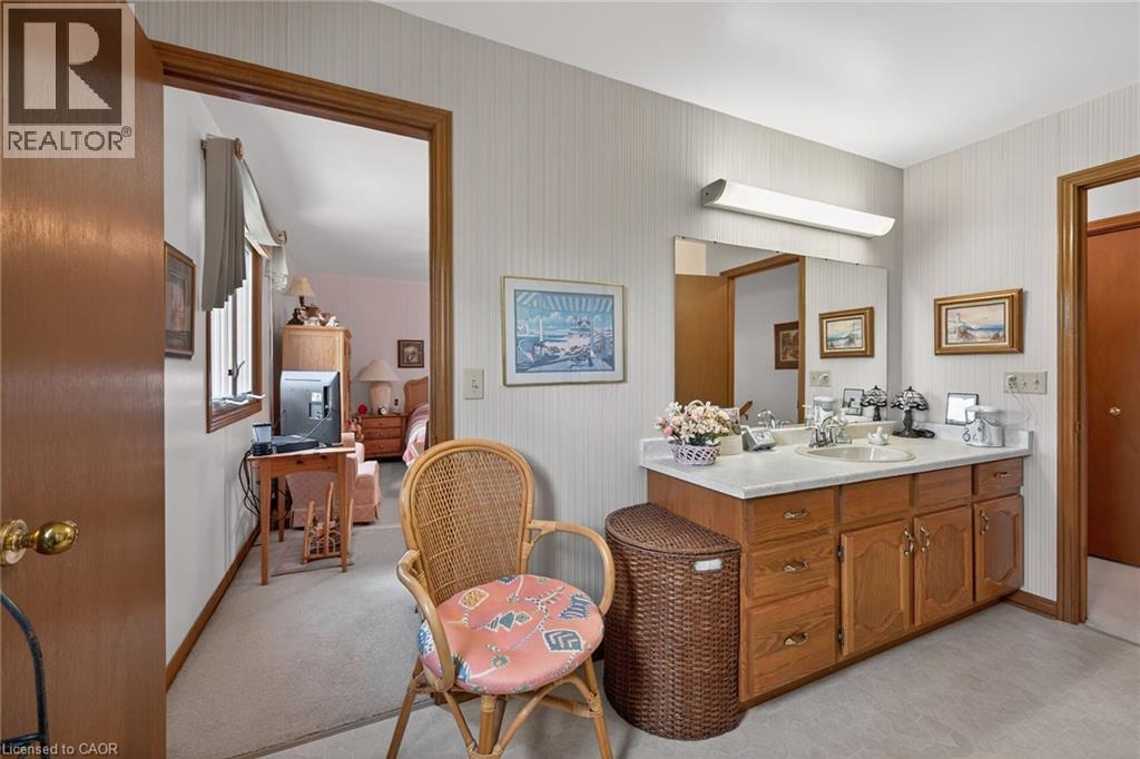 10 NORMANDY Court - 24