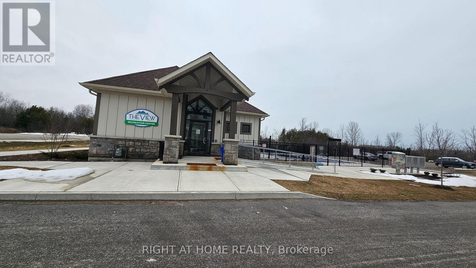 #314 5 SPOONER CRESCENT - 44