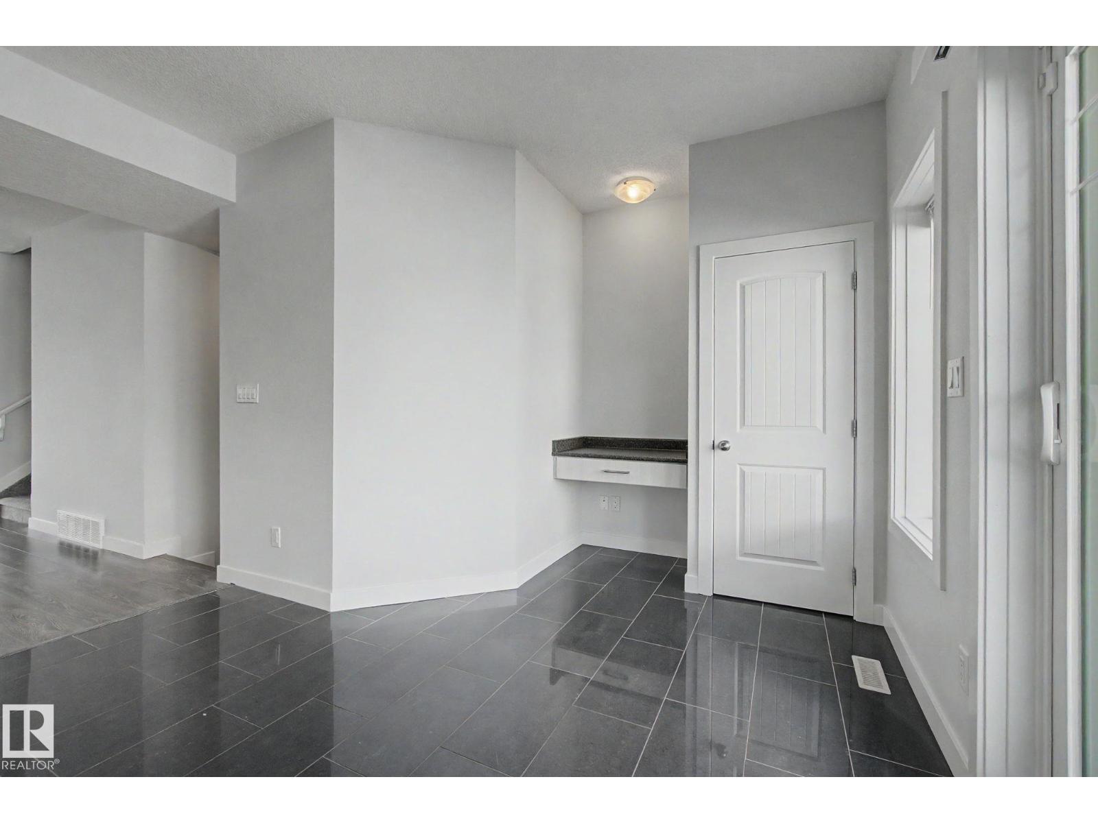 #36 723 172 ST SW - 20