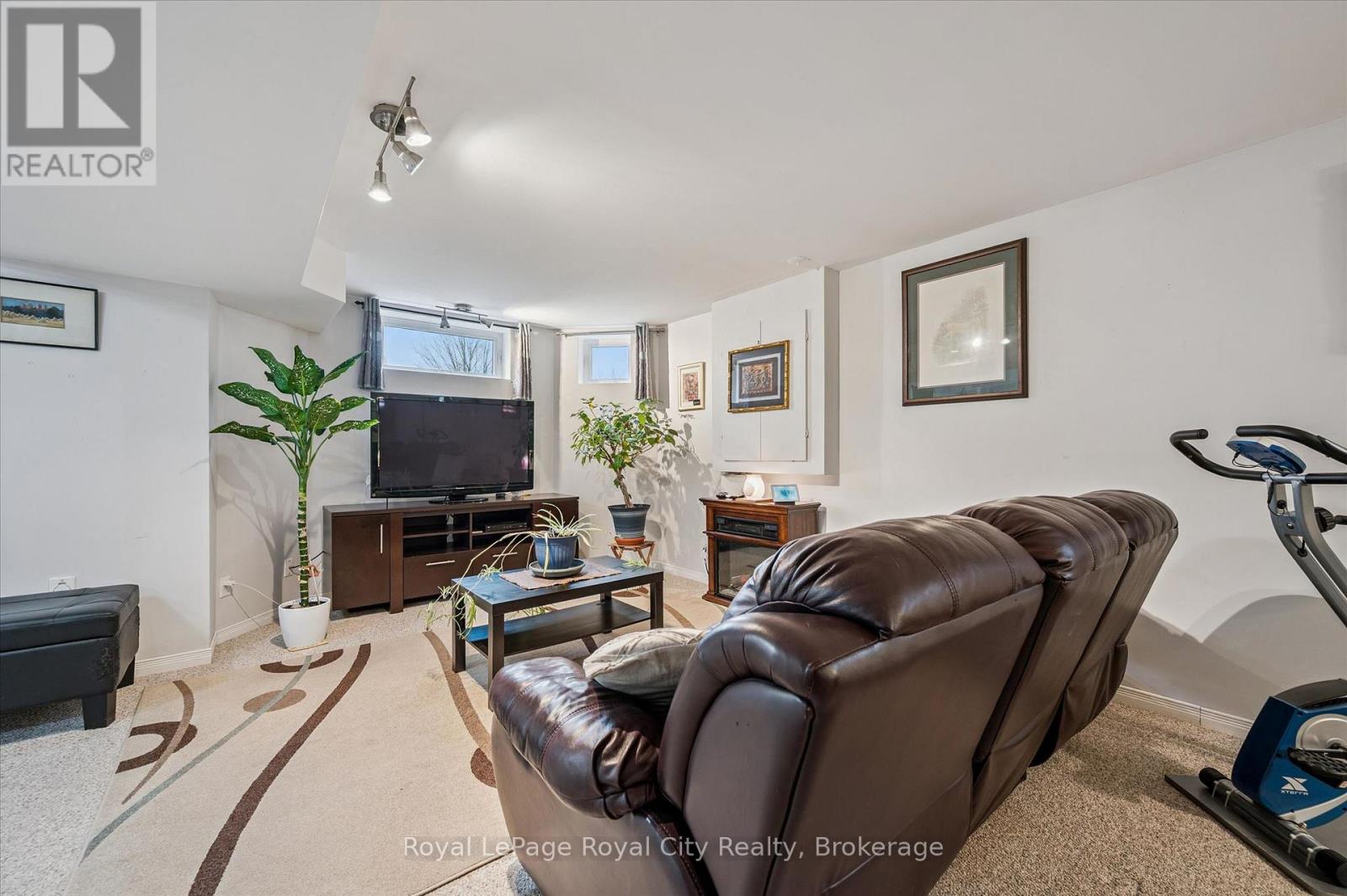 339 DANIEL CRESCENT - 32