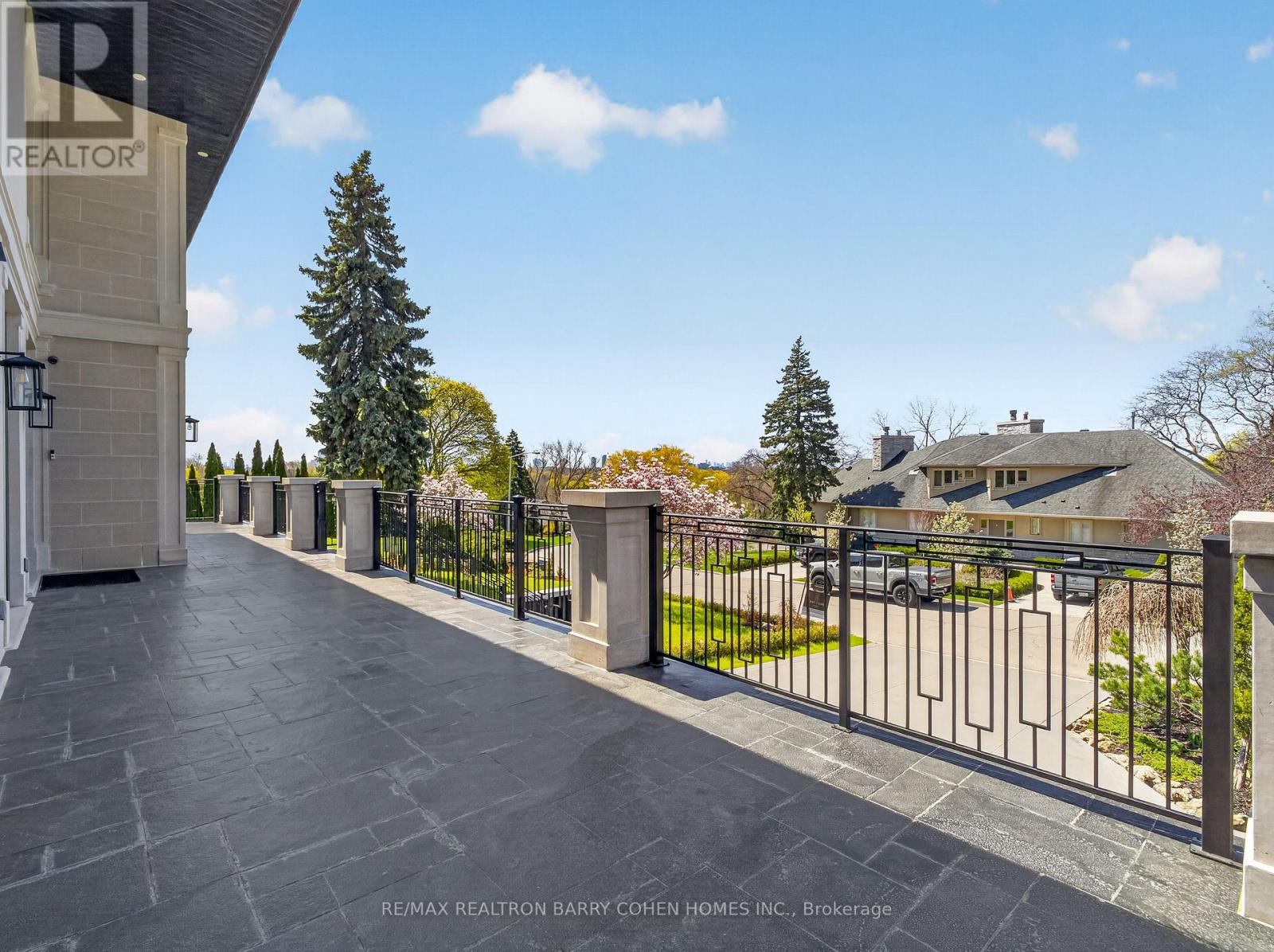 118 LAURENTIDE DRIVE - 4