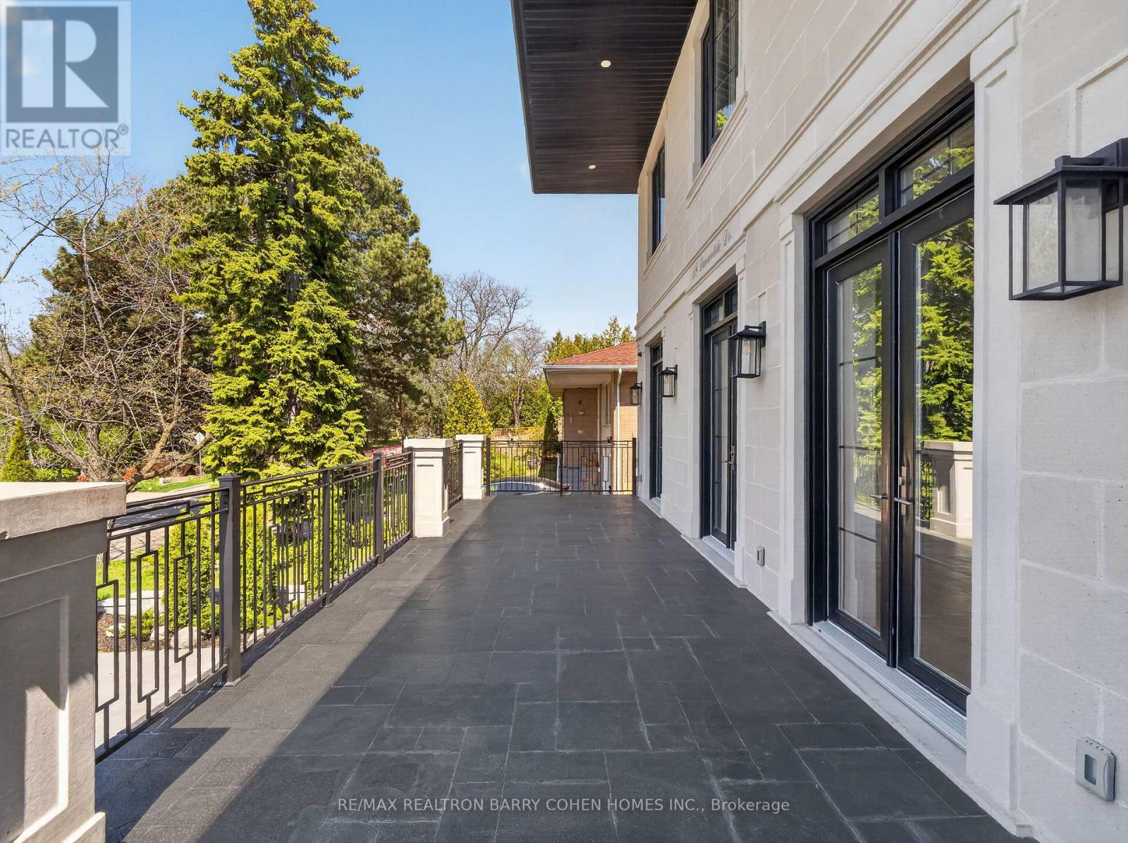 118 LAURENTIDE DRIVE - 6