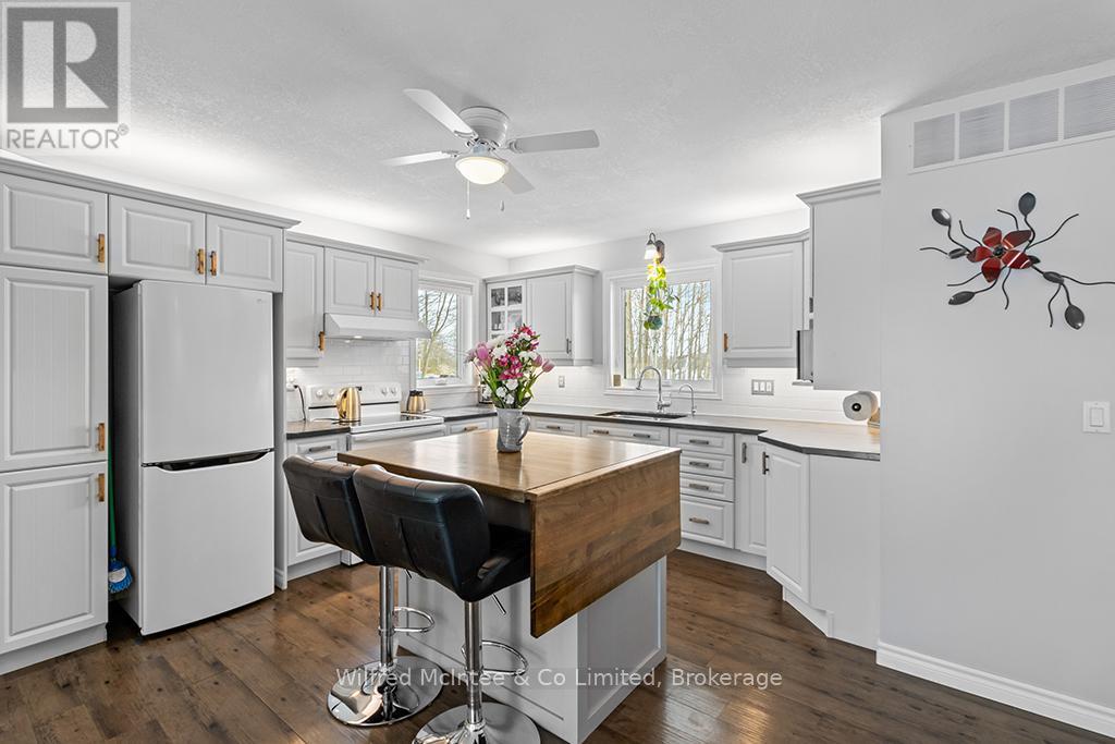24 SHORE DRIVE - 17