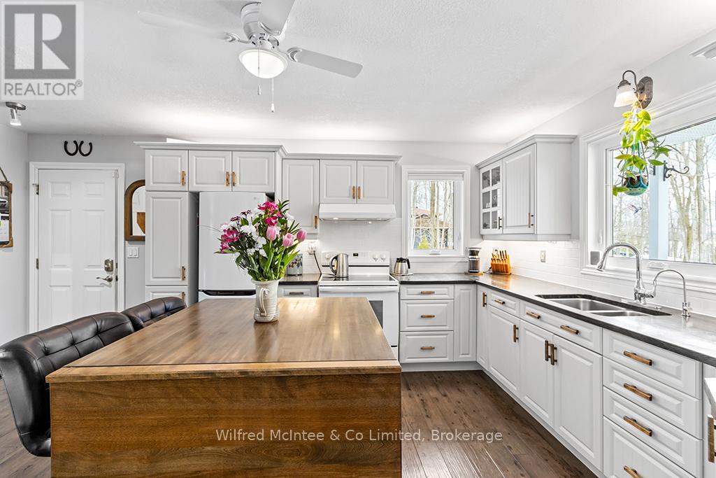 24 SHORE DRIVE - 19