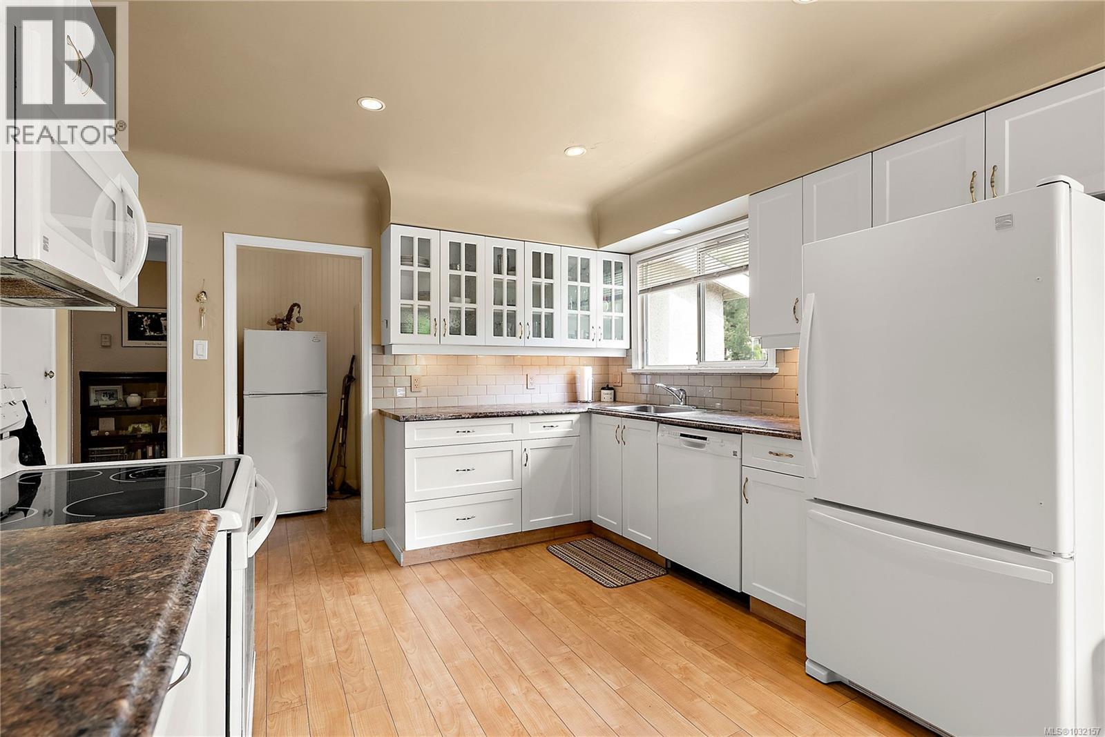 3811 Epsom Dr - 6