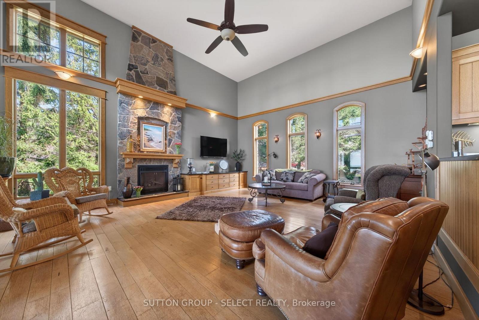 4544 LAKESHORE ROAD - 11