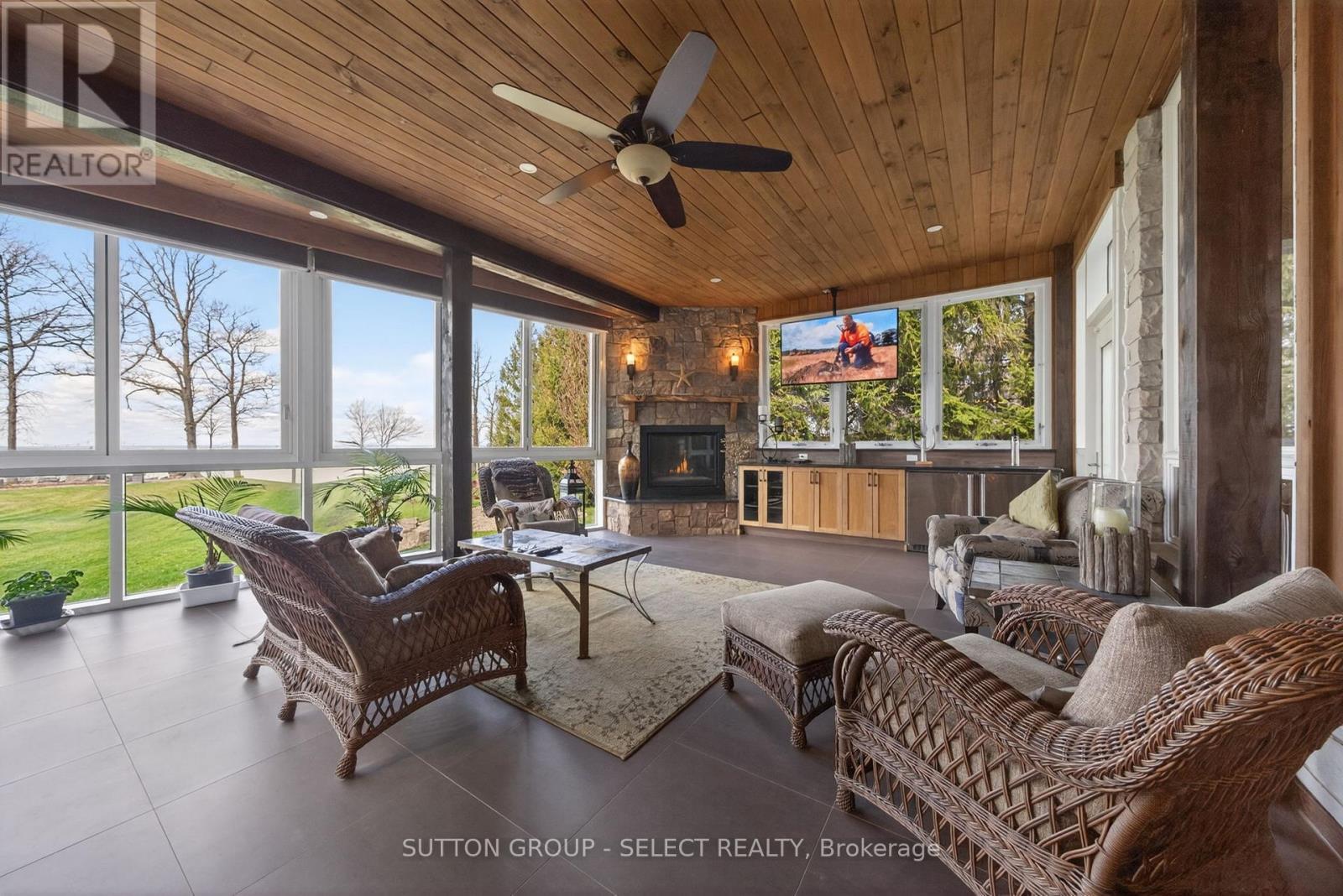 4544 LAKESHORE ROAD - 14