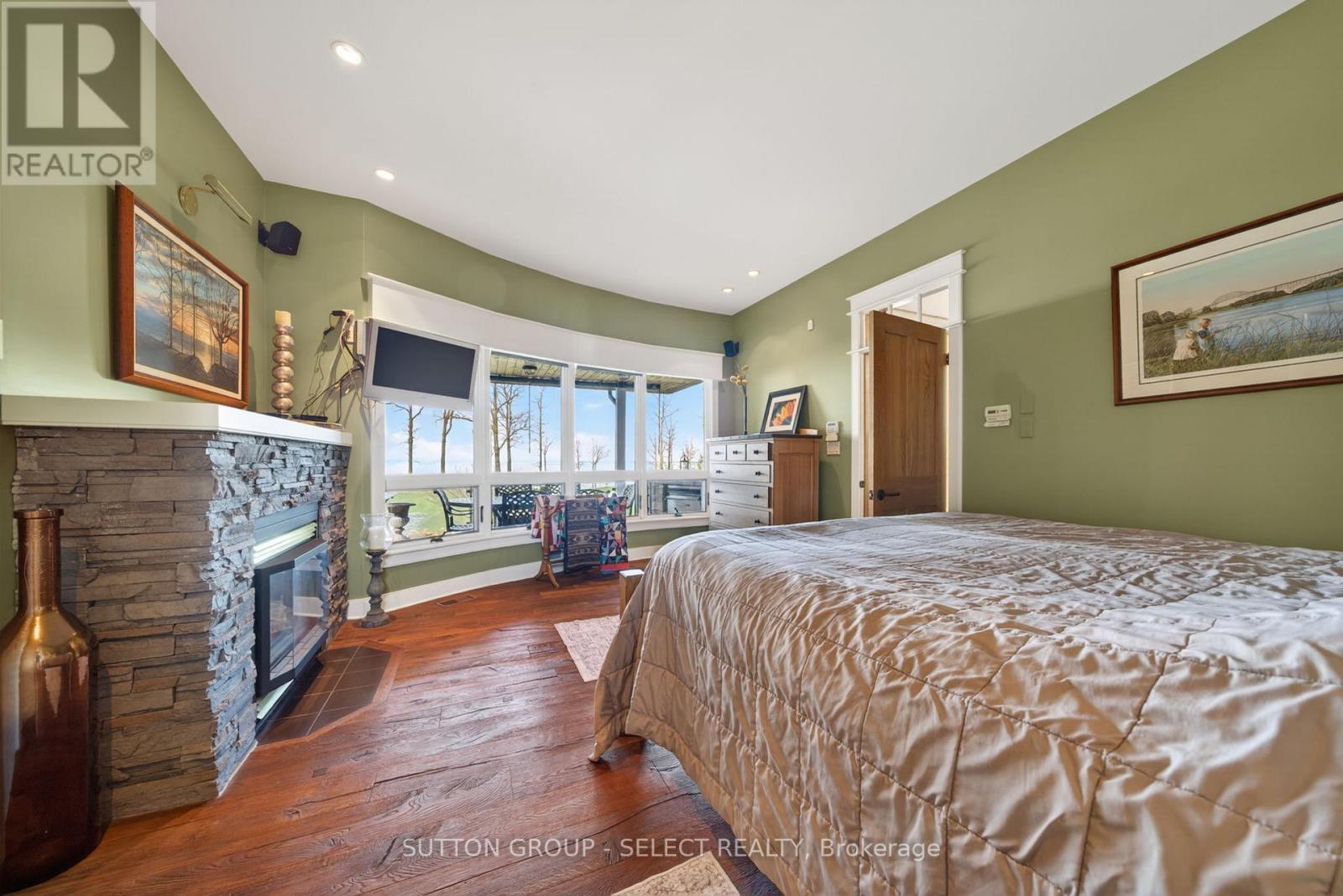 4544 LAKESHORE ROAD - 17