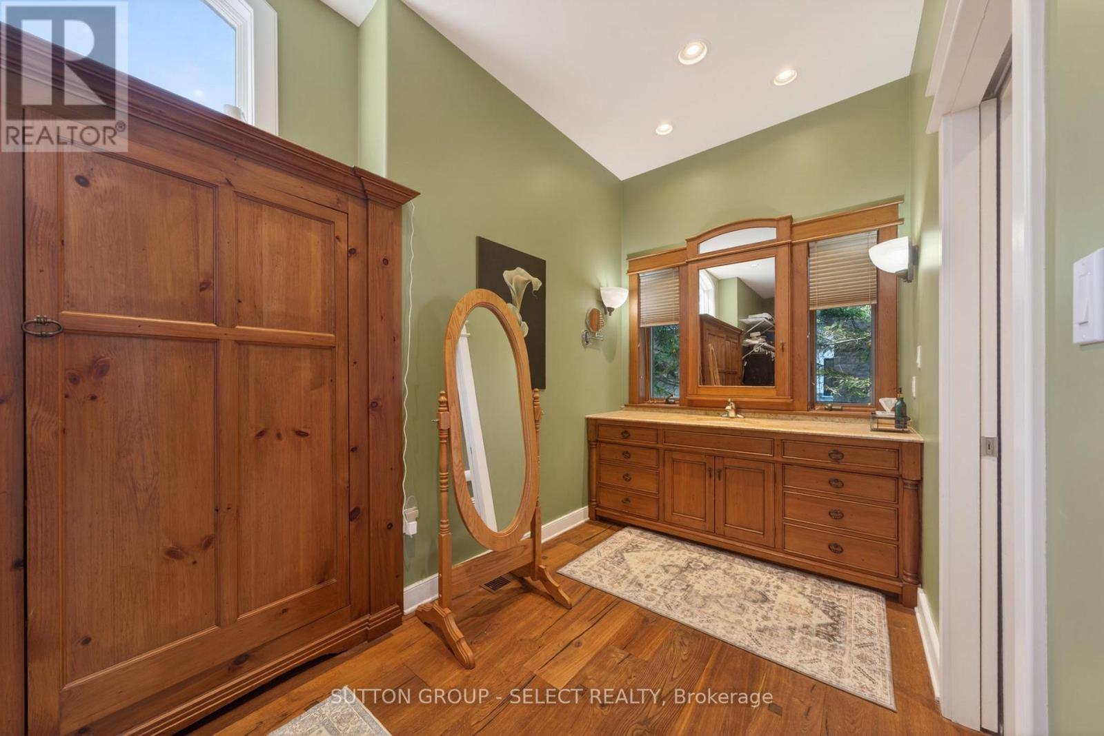 4544 LAKESHORE ROAD - 18