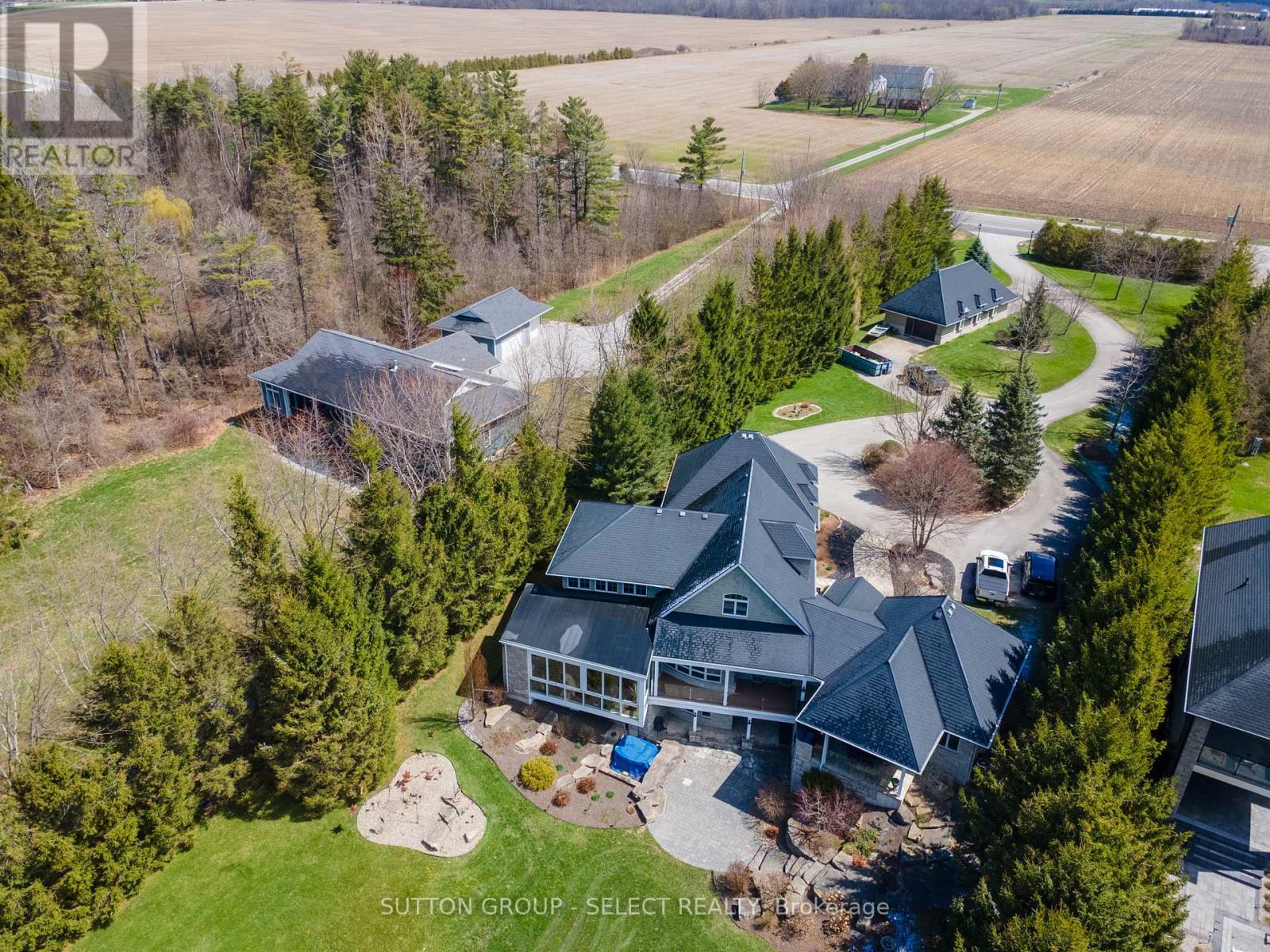 4544 LAKESHORE ROAD - 2